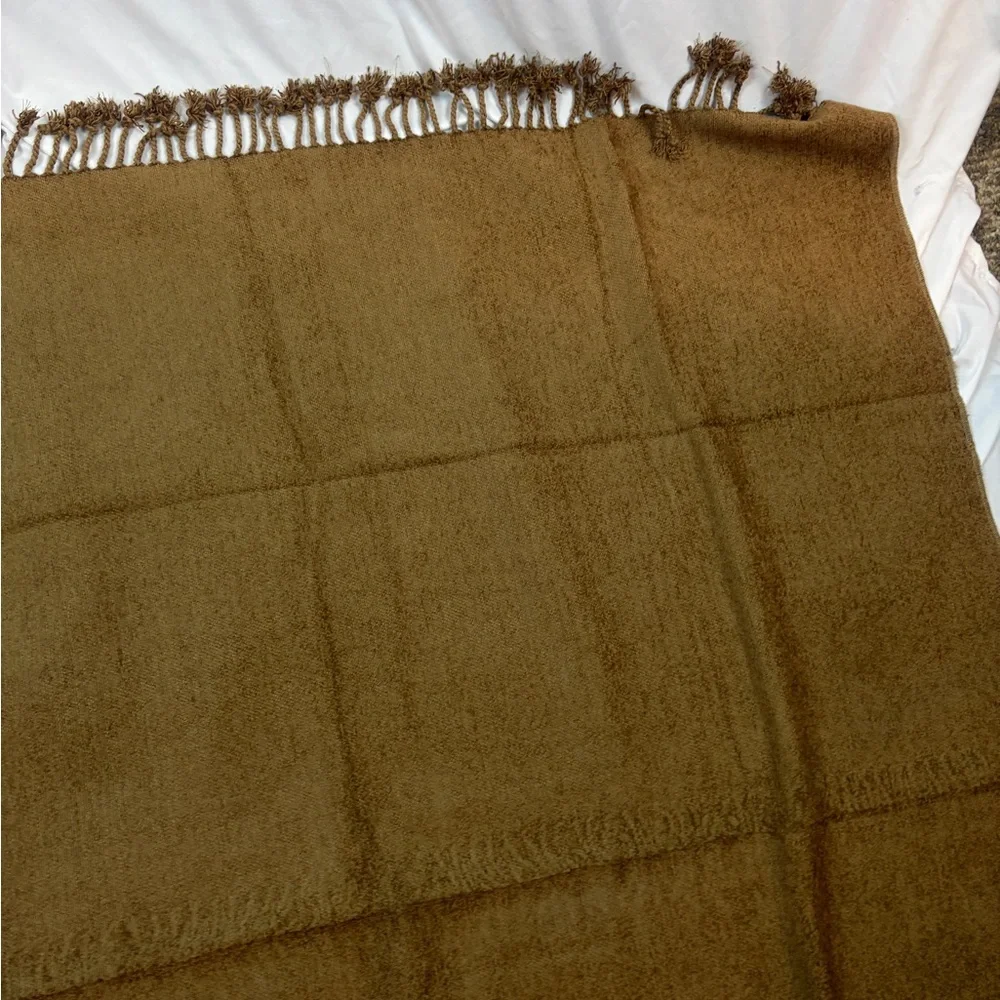 Cozy‎ Tan Throw Blanket